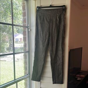 4/$25 SALE Time and Tru Black and Gold Houndstooth Cropped Pixie Pants Size 6